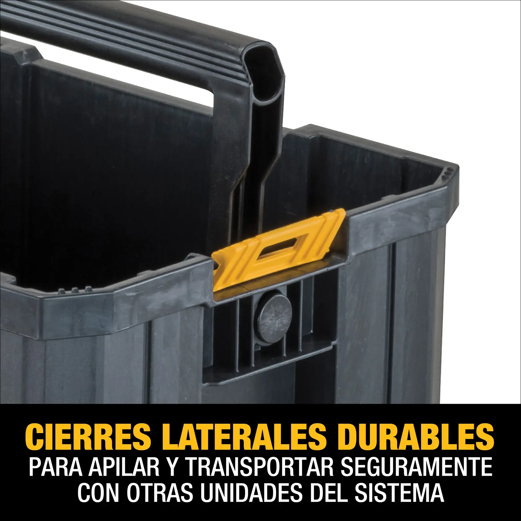 Primer plano de una caja de herramientas DEWALT con un cierre lateral amarillo duradero y un asa negra, diseñada para apilar y transportar de forma segura con otras unidades del sistema. El texto en español resalta los cierres laterales durables.