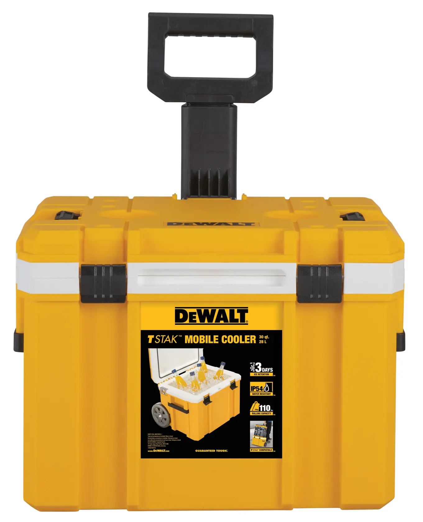 Una nevera móvil amarilla DEWALT T STAK con asa negra y ruedas, diseñada para ser portátil. La nevera tiene una etiqueta frontal que muestra sus especificaciones principales, incluyendo capacidad, duración de enfriamiento y resistencia al agua.
