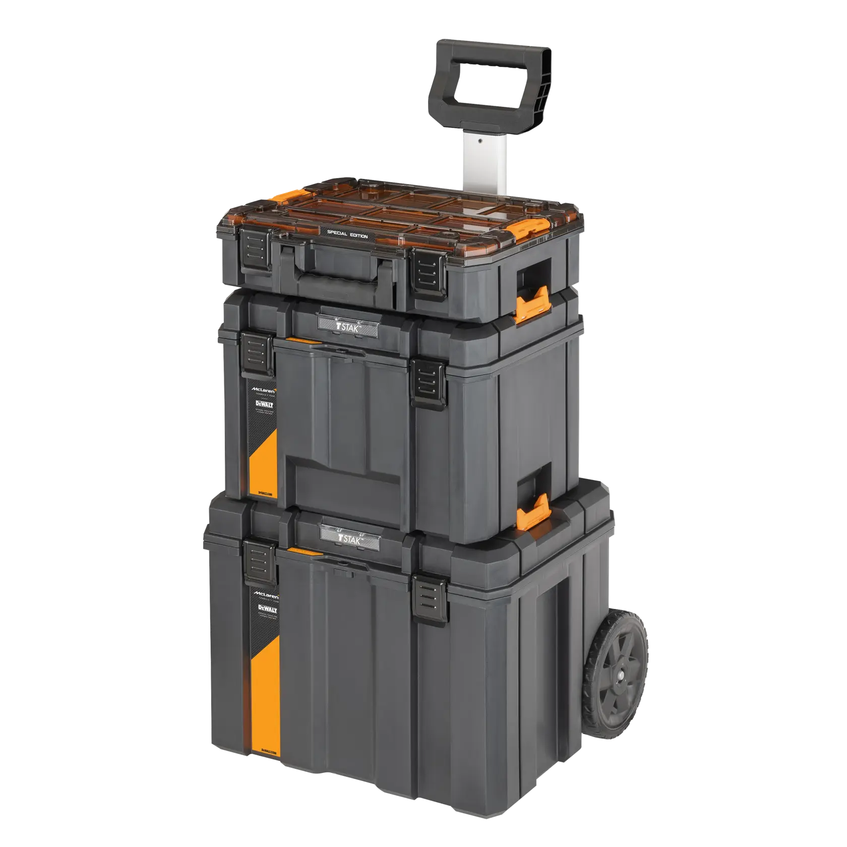 Cajas de herramientas DEWALT apiladas, negras y naranjas, con ruedas y asa para transportar.